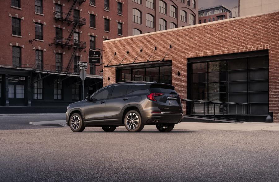  GMC Terrain 2017 года  (фото 2 из 18)